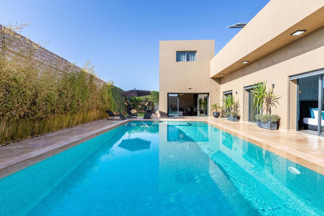 Dalia, Personnels Et Option Piscine Villa *