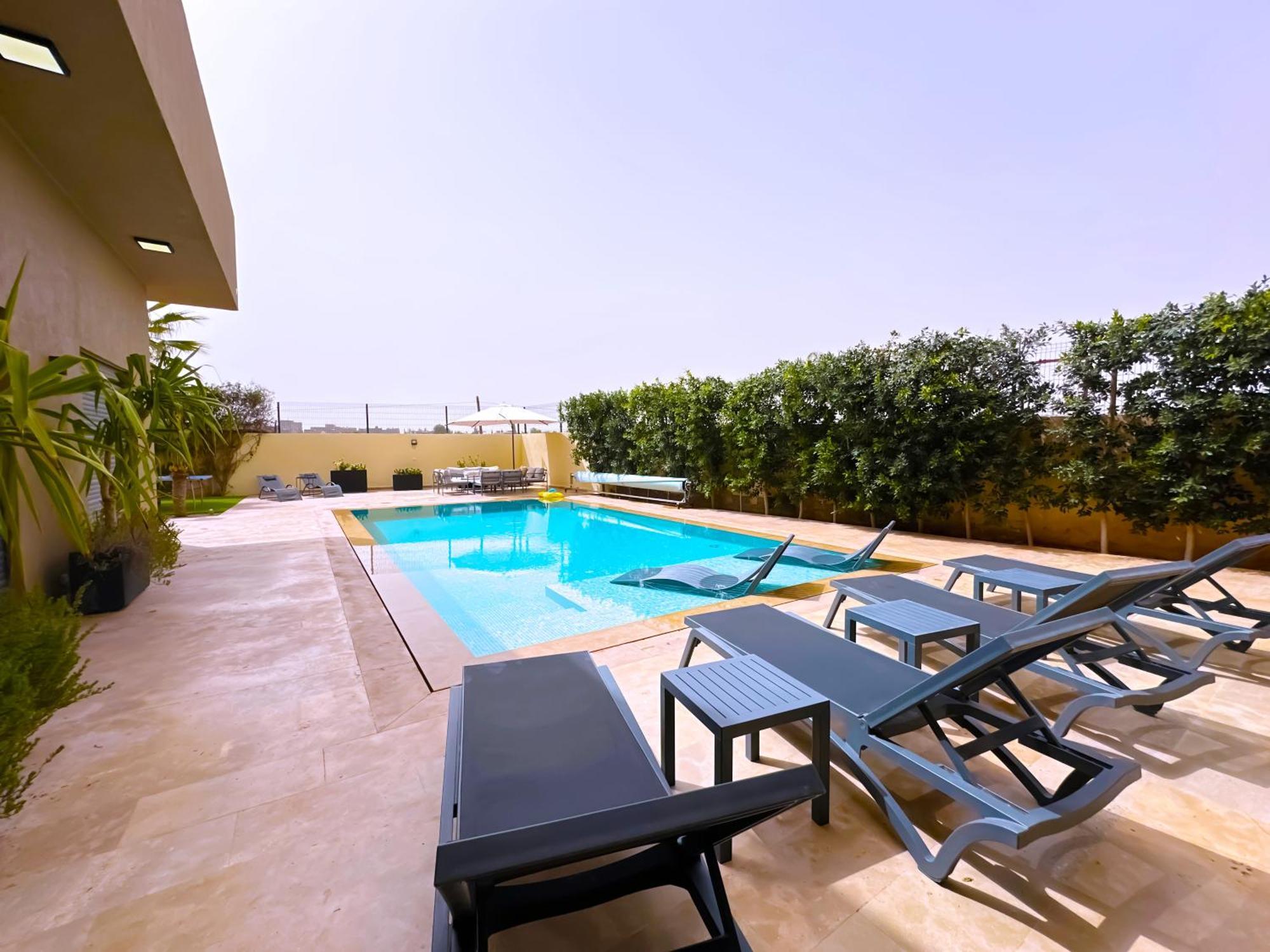 Dalia, Personnels Et Option Piscine Marrakesh