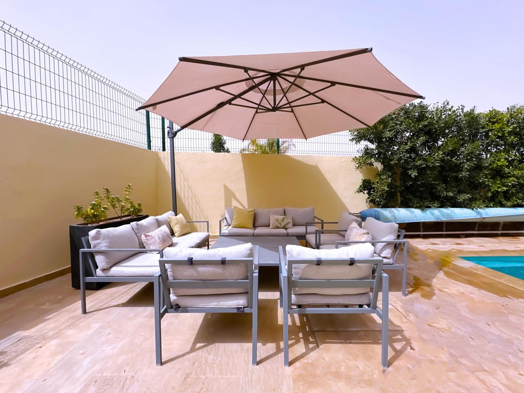 Dalia, Personnels Et Option Piscine Villa *