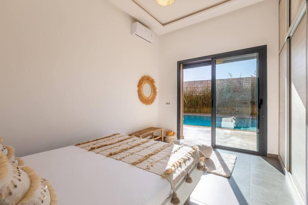 Villa Dalia, Personnels Et Option Piscine *