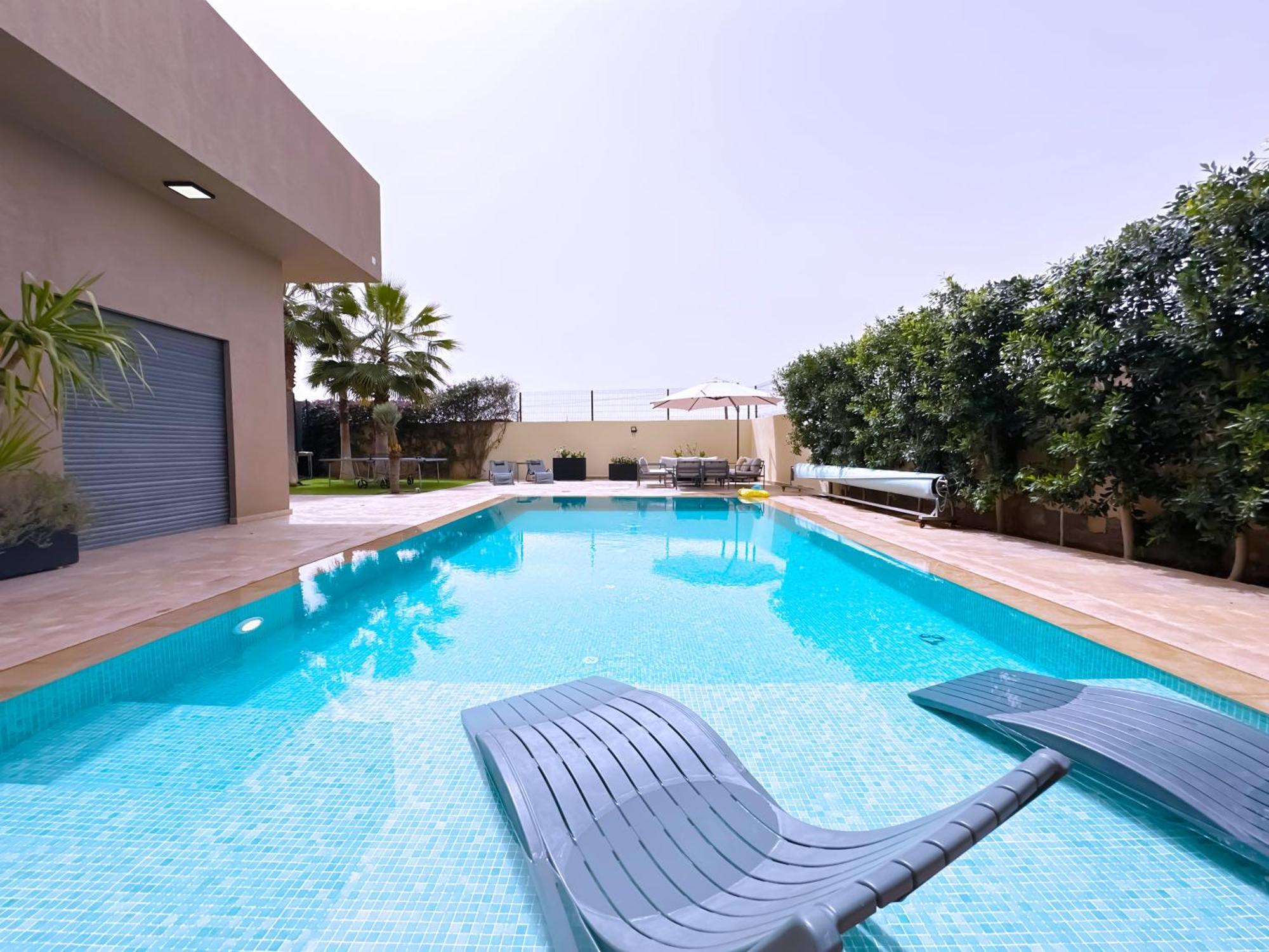 Dalia, Personnels Et Option Piscine Villa Marrakesh