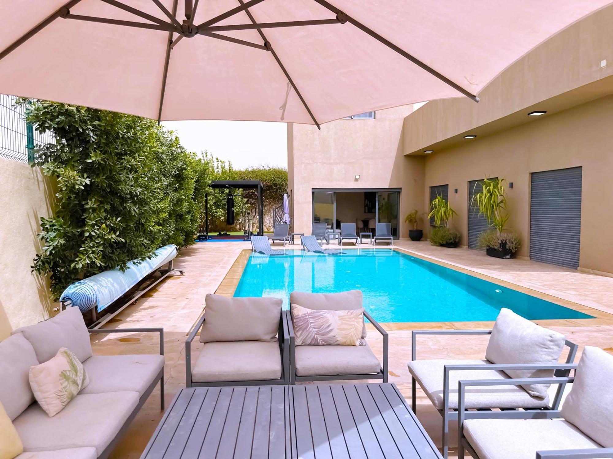 Dalia, Personnels Et Option Piscine Marrakesh