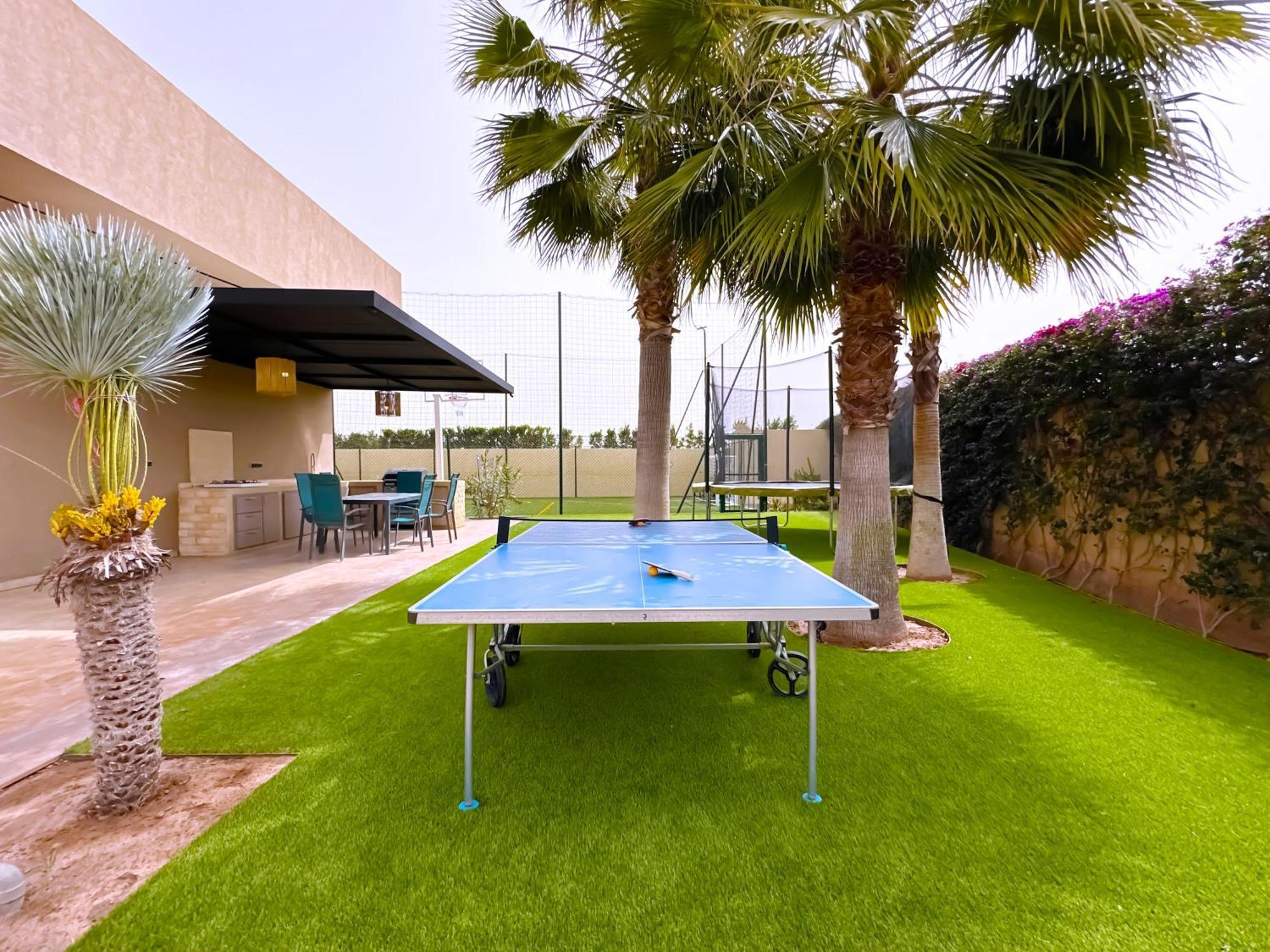 Dalia, Personnels Et Option Piscine Villa